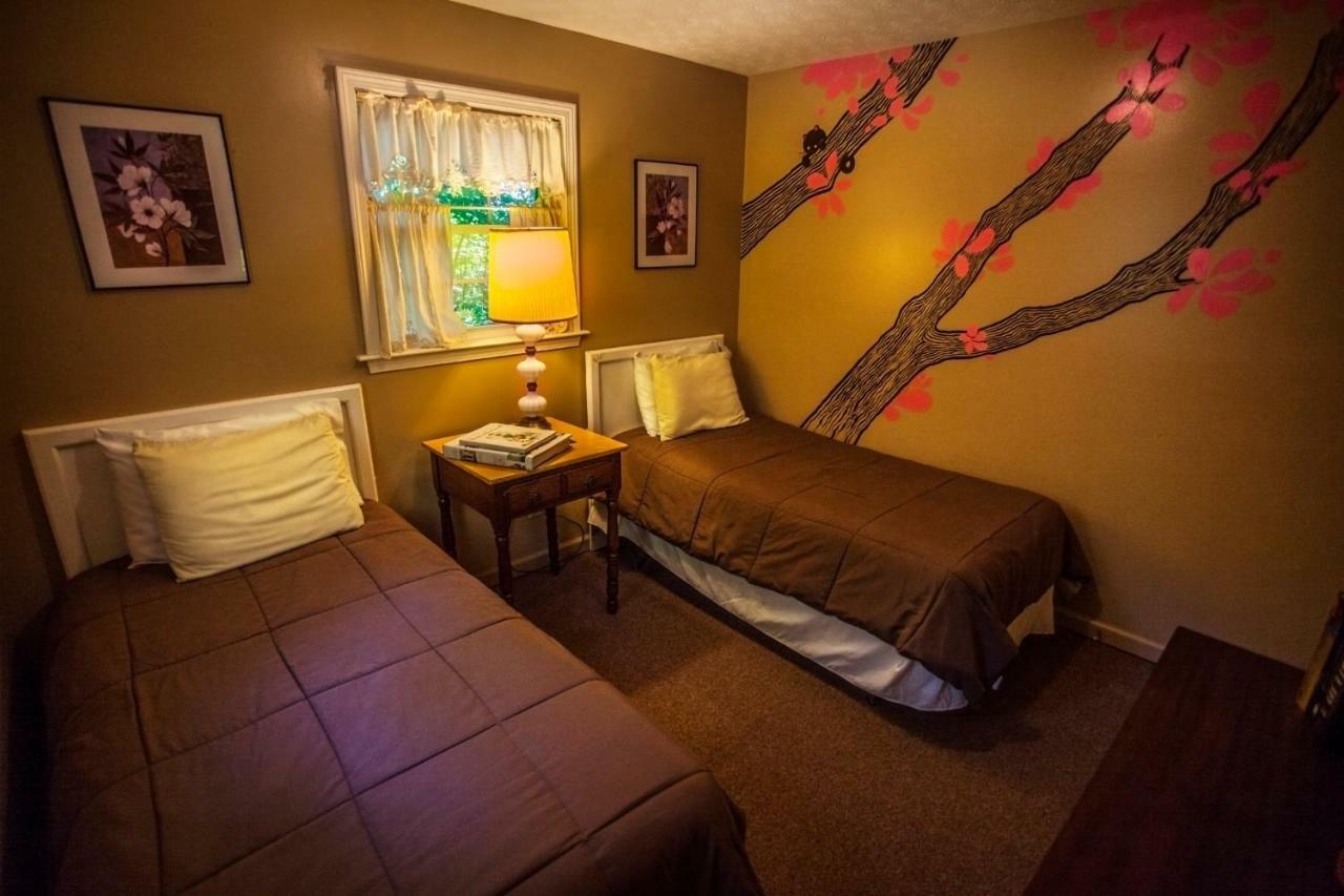Nolichuckey Bluffs Bed & Breakfast Cabins グリーンビル  エクステリア 写真