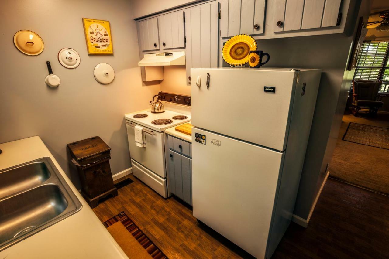 Nolichuckey Bluffs Bed & Breakfast Cabins グリーンビル  エクステリア 写真