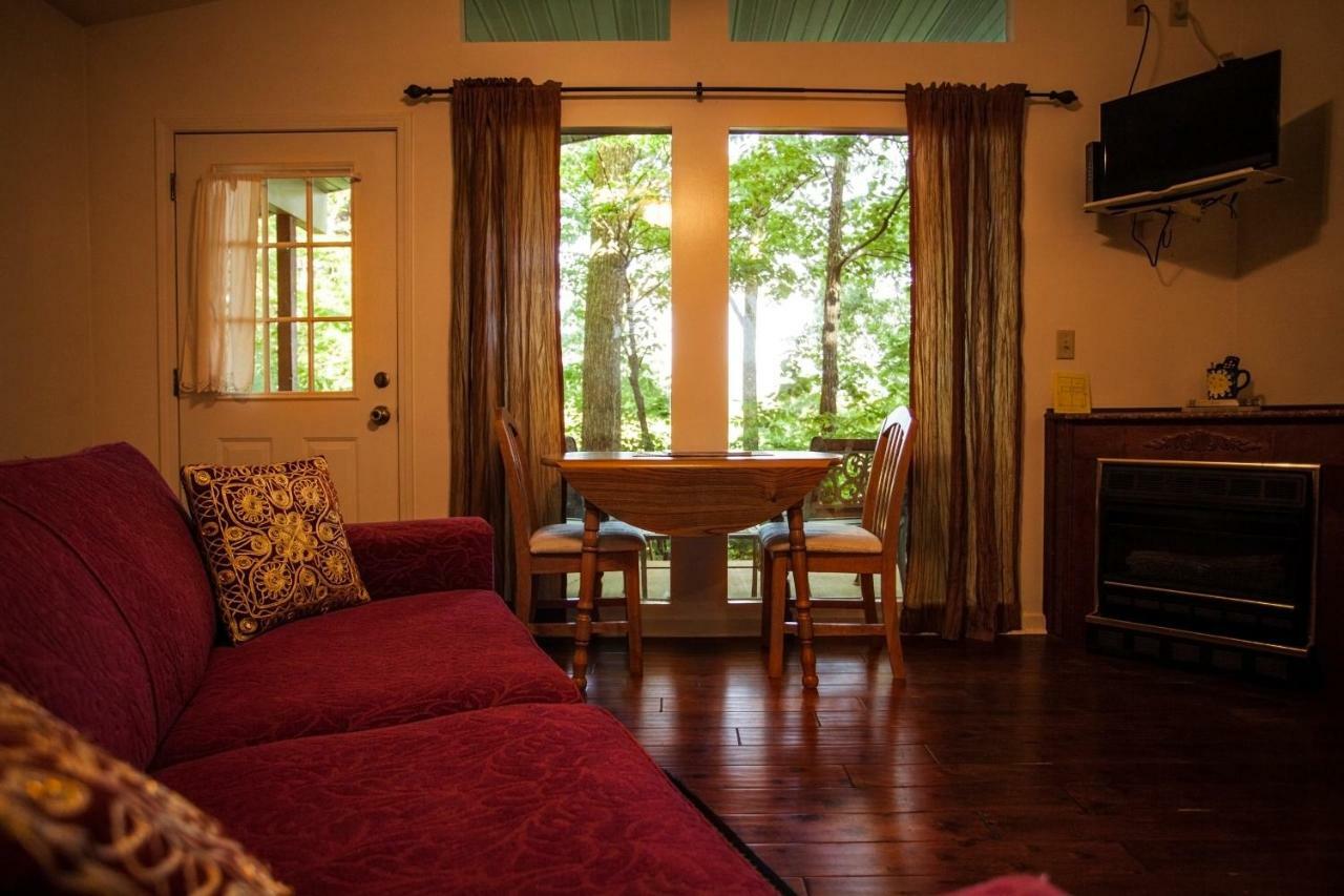 Nolichuckey Bluffs Bed & Breakfast Cabins グリーンビル  エクステリア 写真